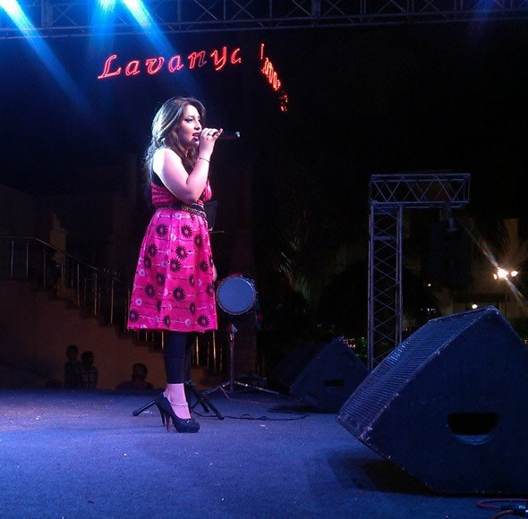 professional female singer udaipur